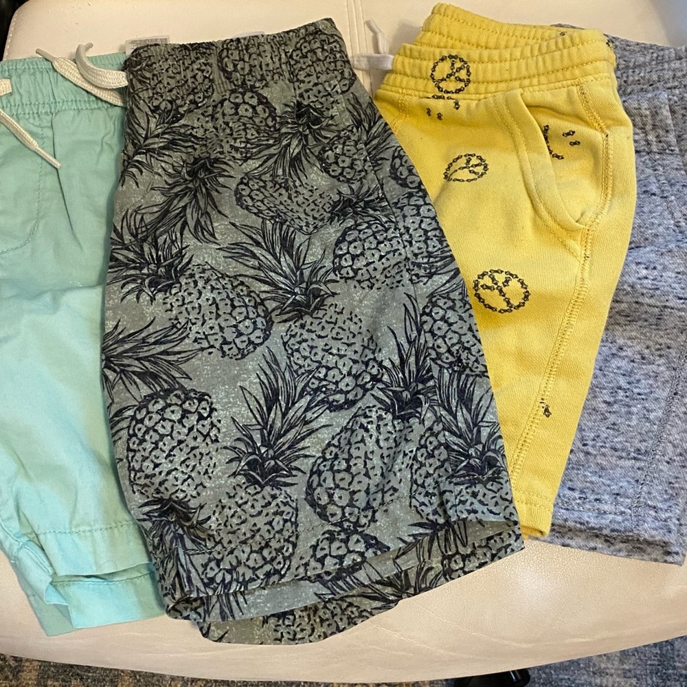 Boys Old Navy Bundle of Shorts (4)